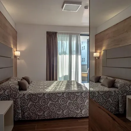 Miramare Hotel apartamentowy 4*