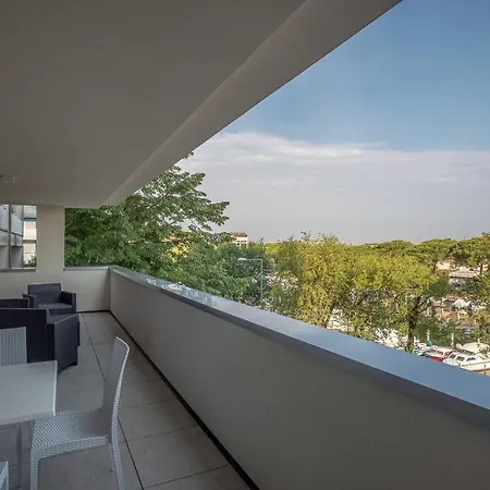 Miramare Hotel apartamentowy 4*