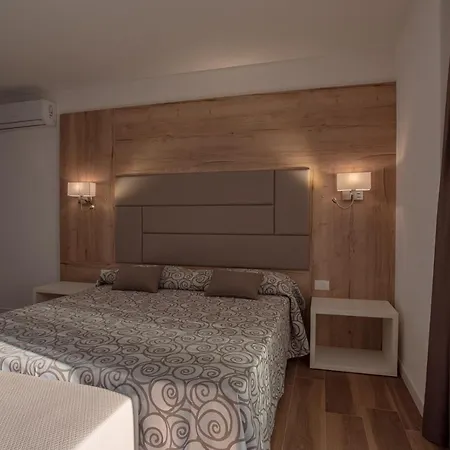Miramare Aparthotel 4*