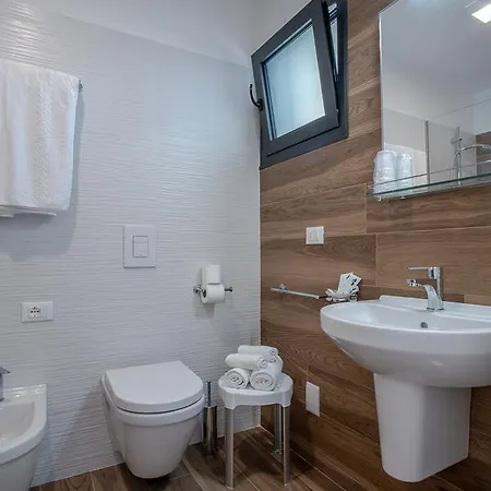 Miramare Hotel apartamentowy 4*